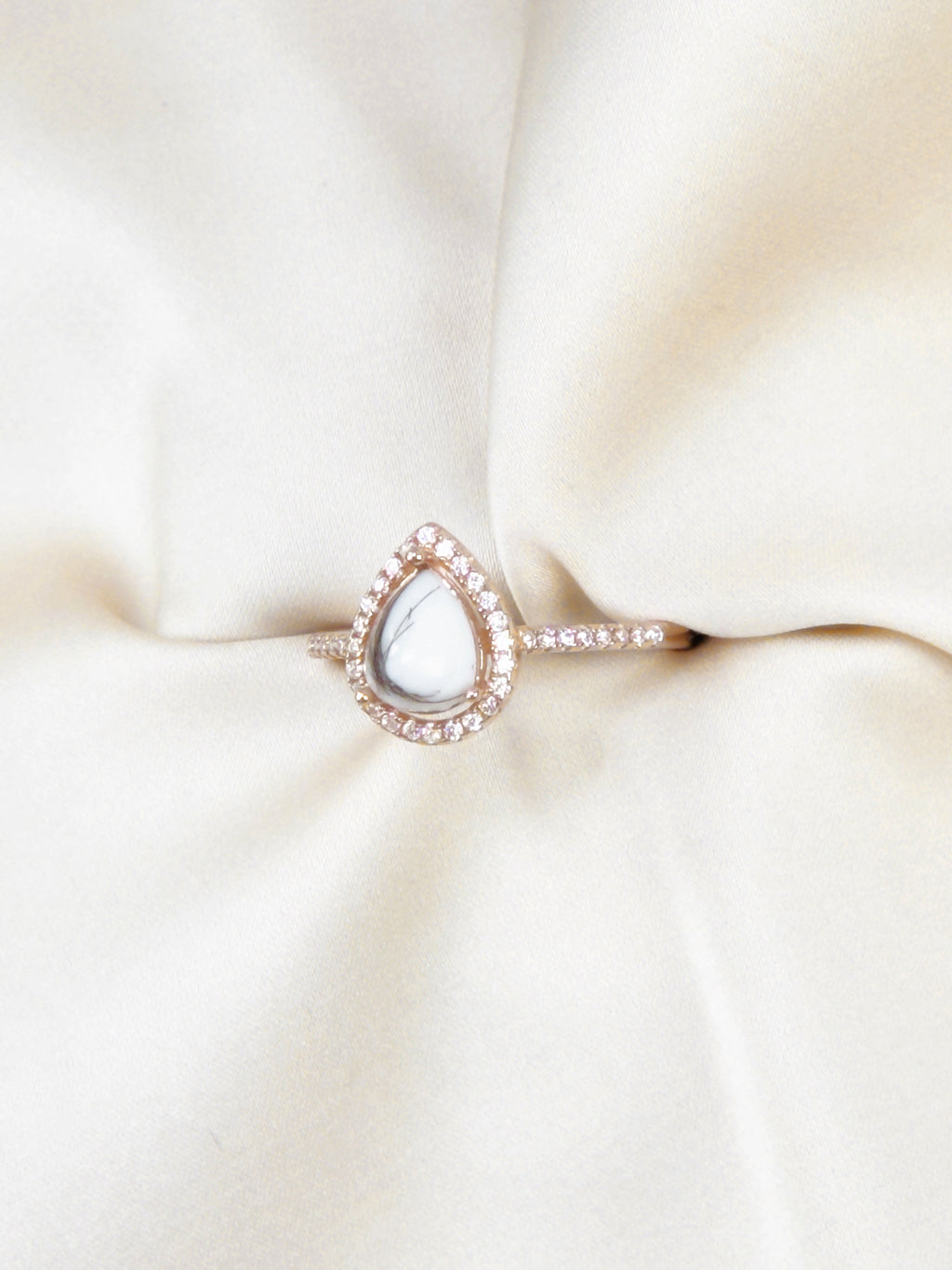 Stellara Halo Ring