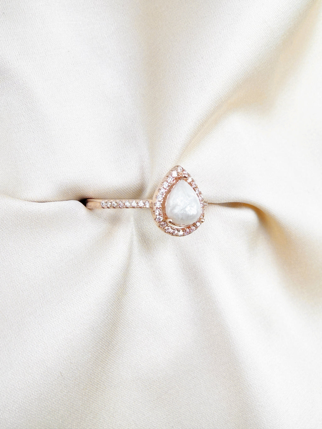 Stellara Halo Ring