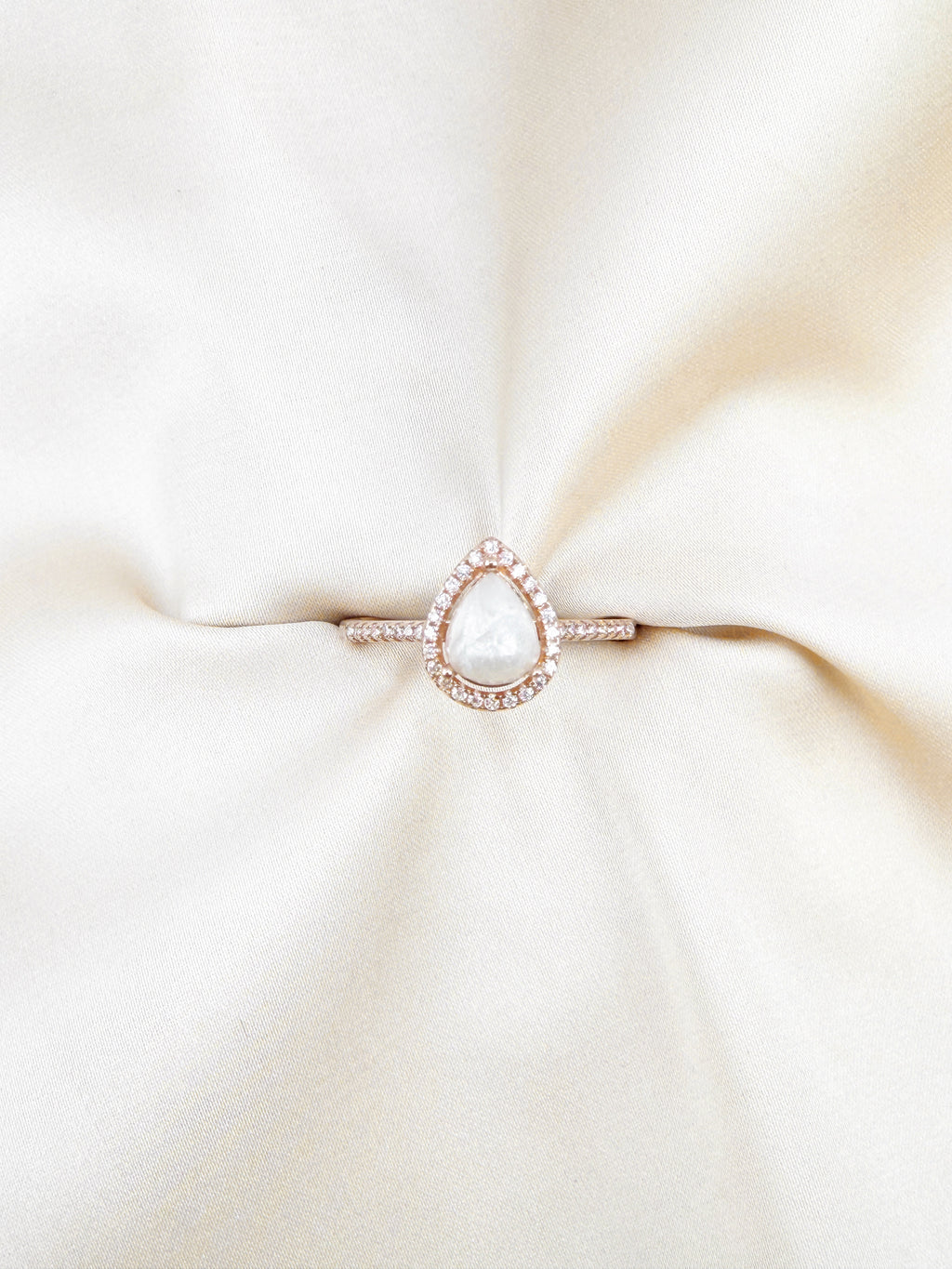Stellara Halo Ring