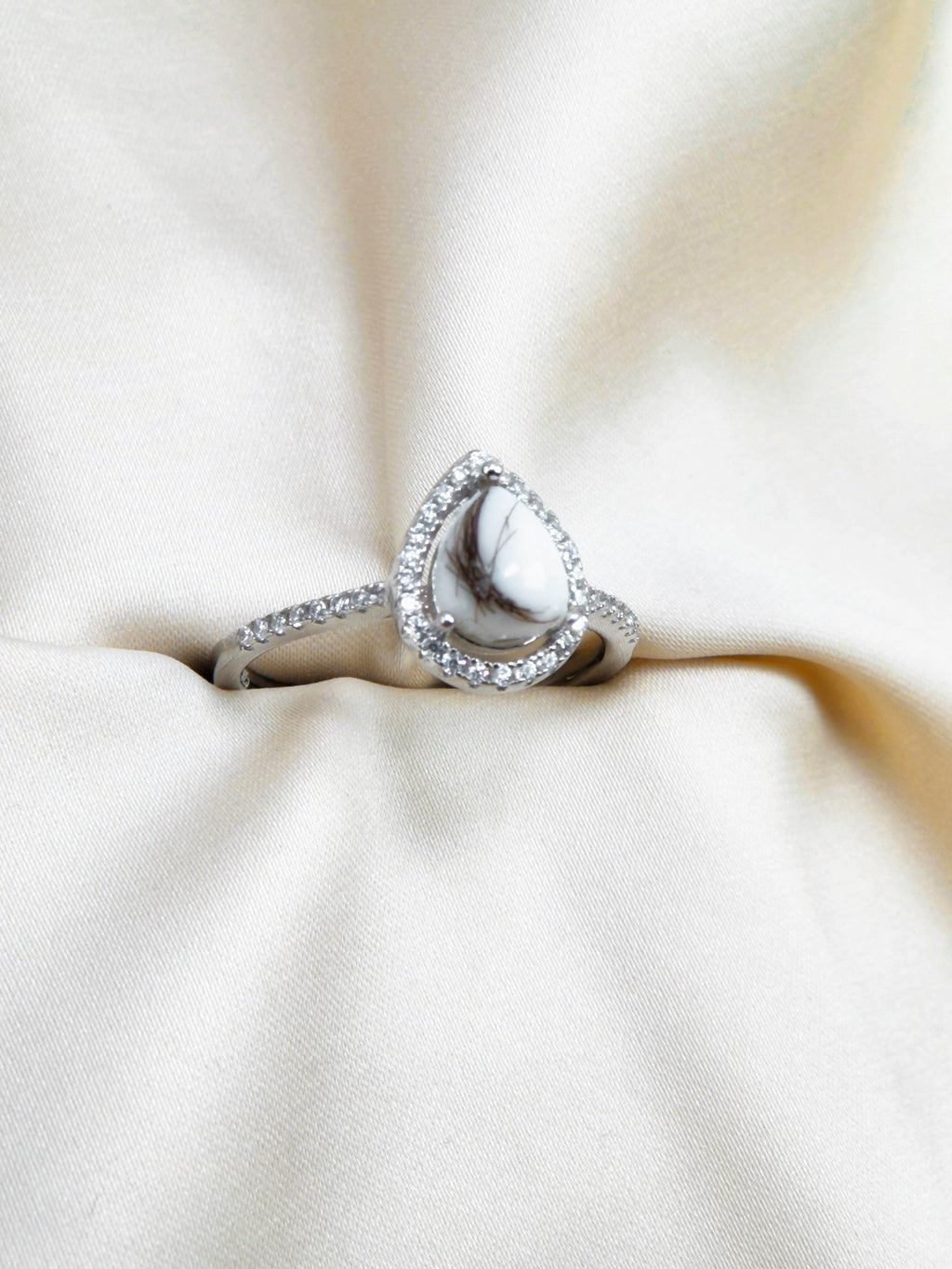 Stellara Halo Ring