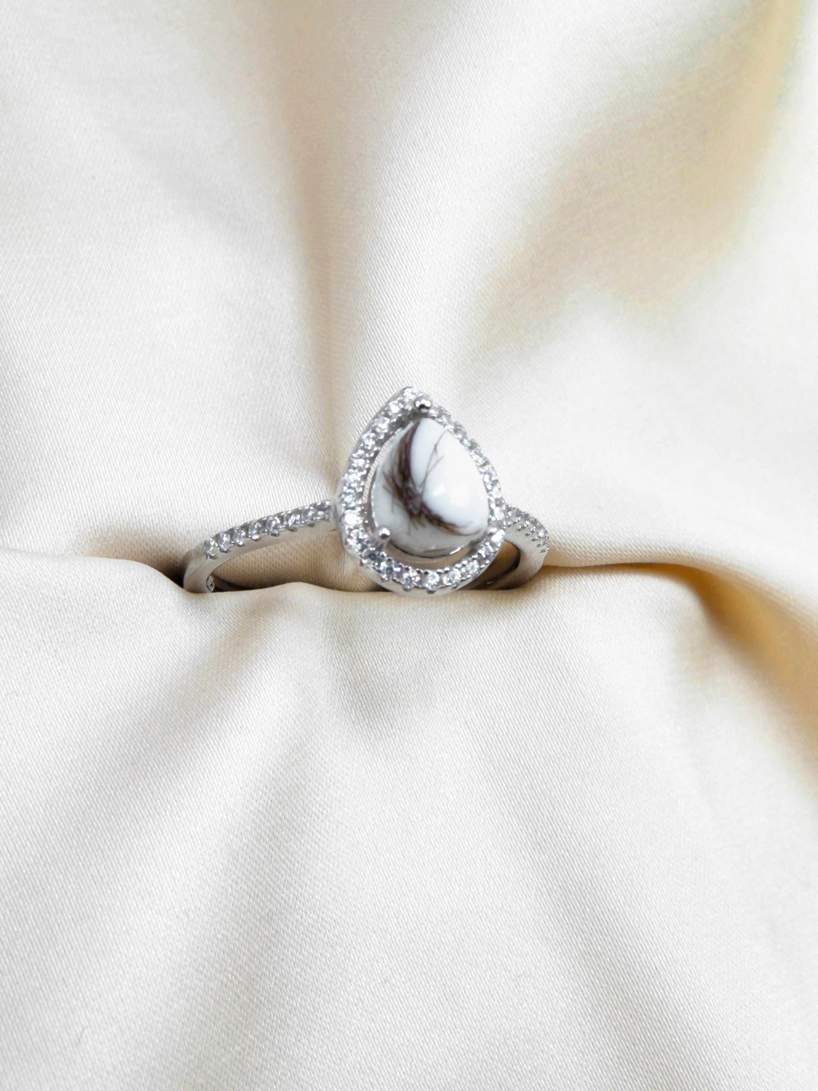 Stellara Halo Ring