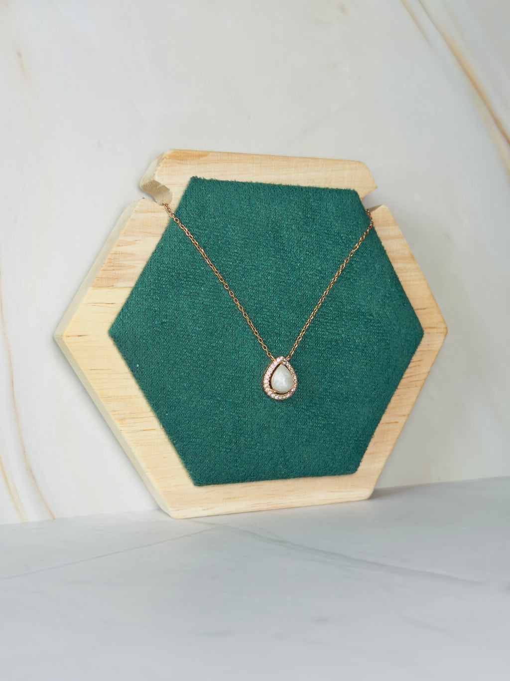 Stellara Halo Necklace