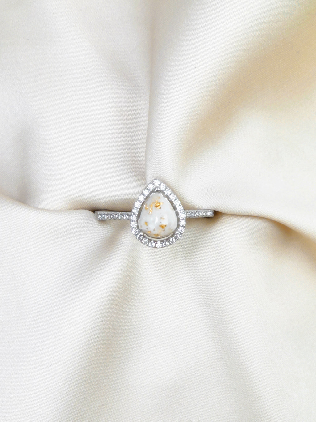 Stellara Halo Ring