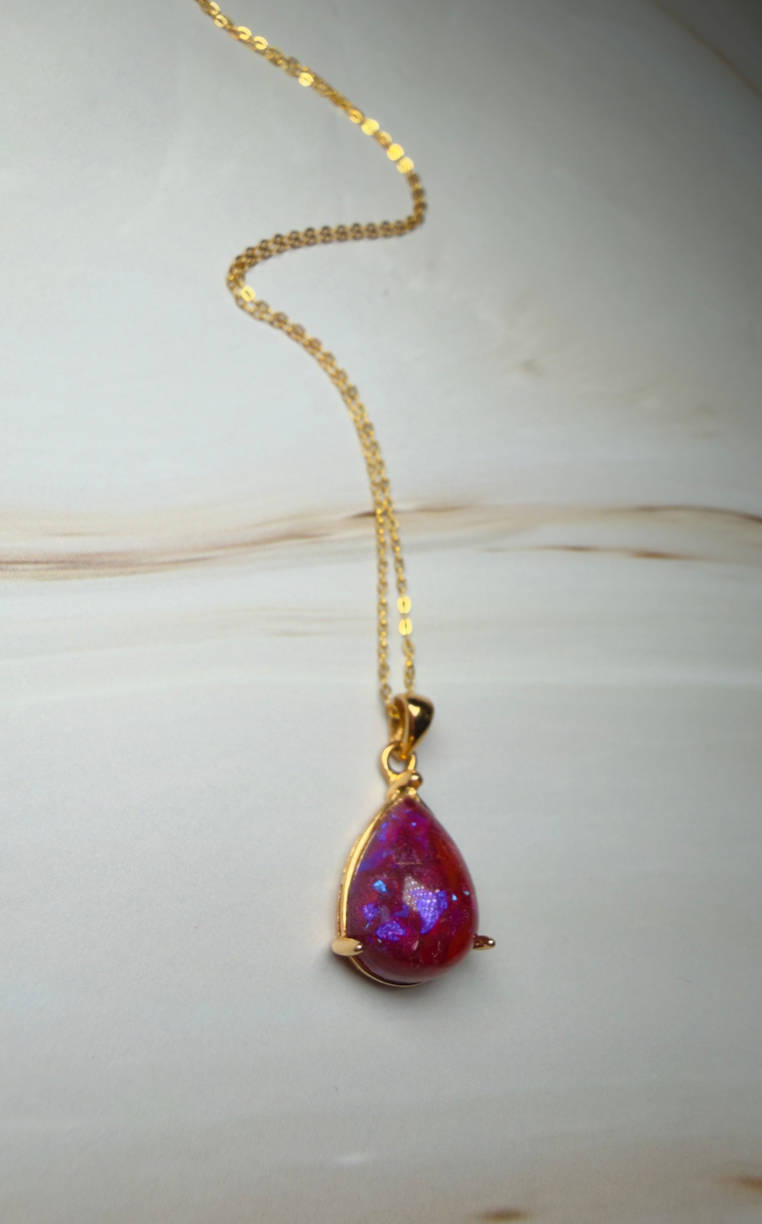 Collar de lágrima Solace