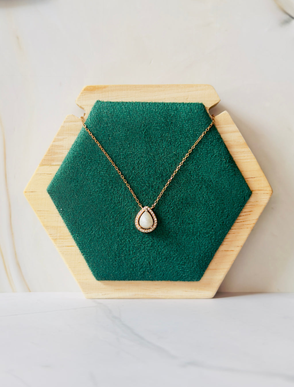 Stellara Halo Necklace