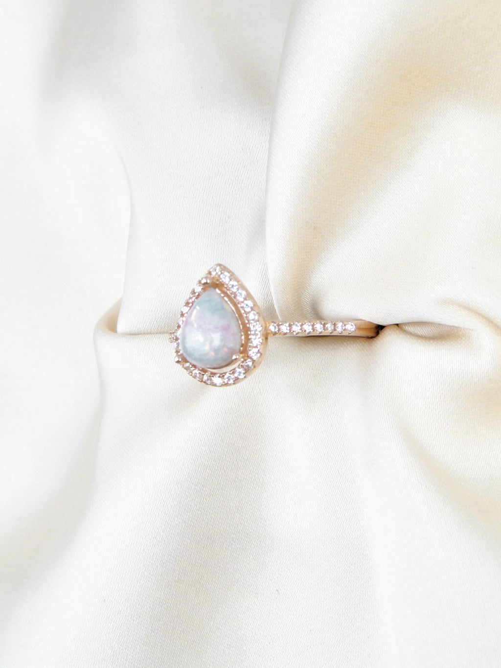 Stellara Halo Ring